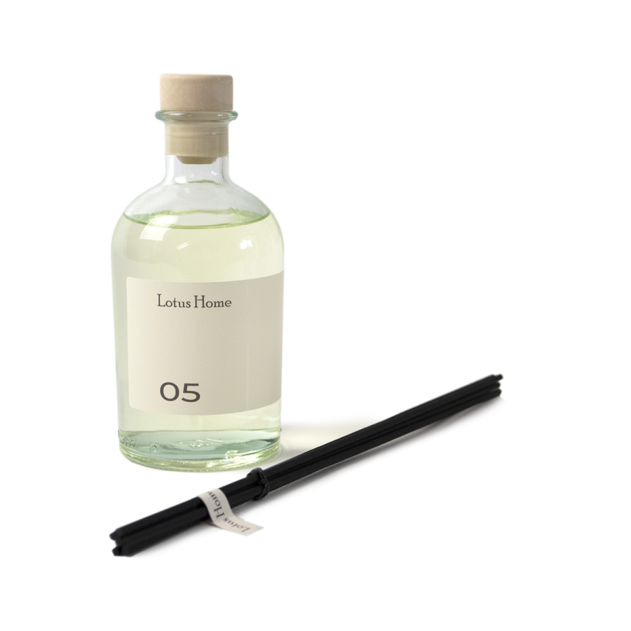 Диффузор Lotus Home - 05 (кедр, пачули, гуаяк, ваниль) 100 мл