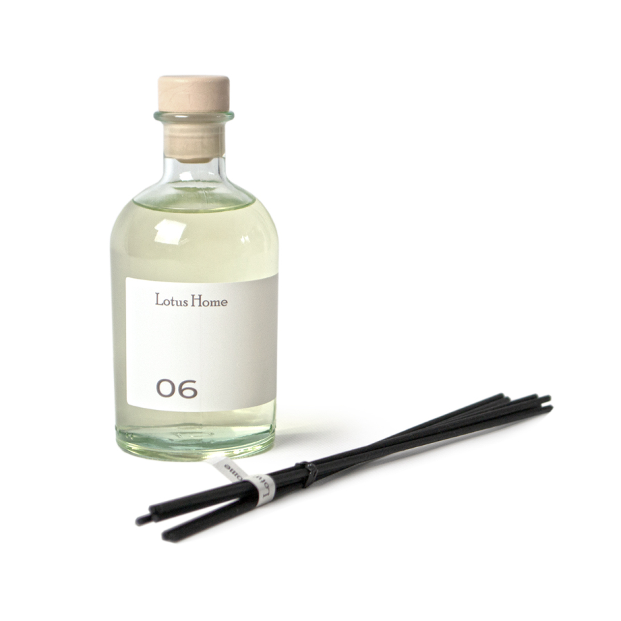 Диффузор Lotus Home - 06 (пачули, ветивер, кедр, гуаяк) 100 мл
